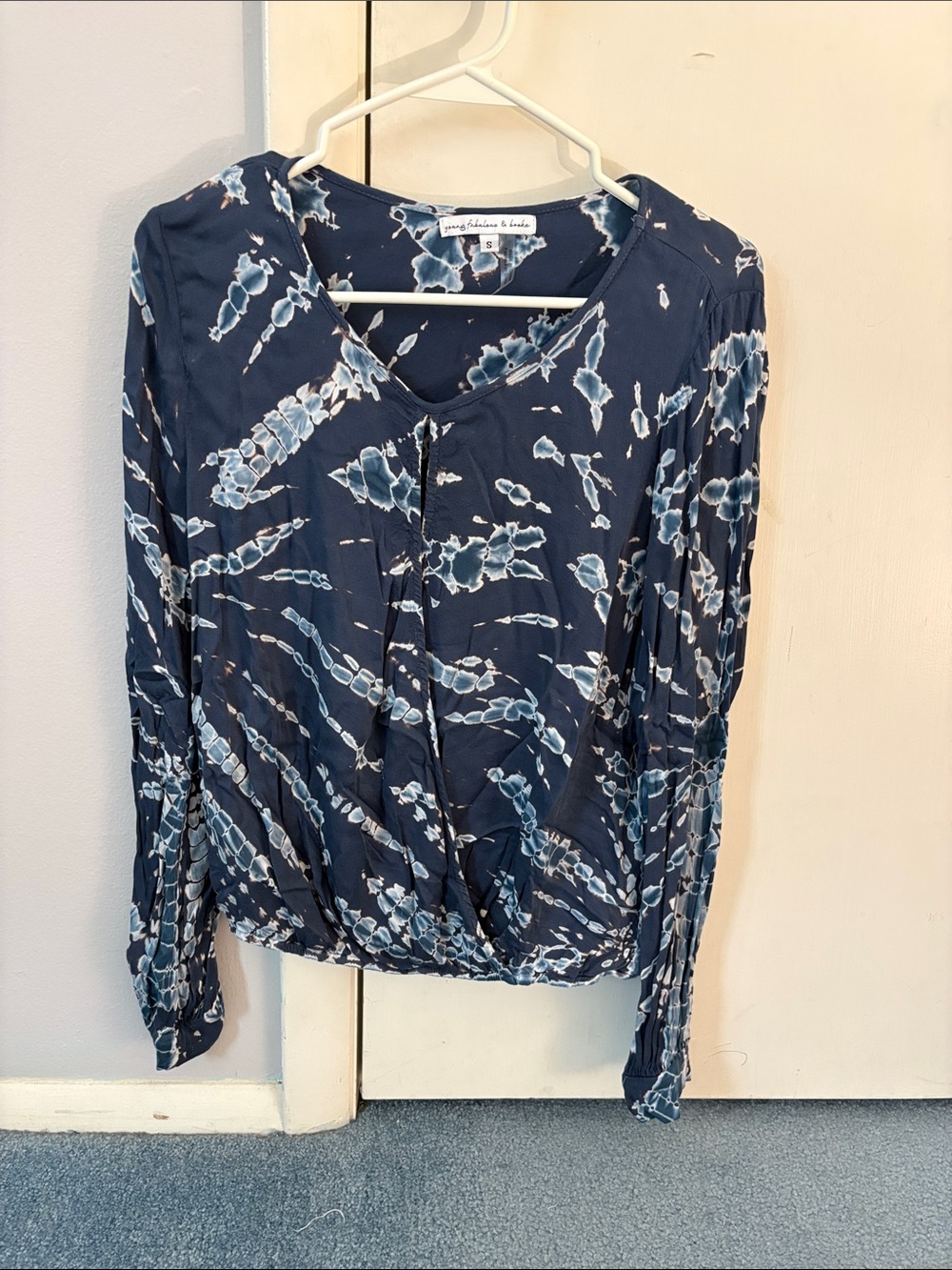 Young Fabulous & Broke Navy Blue White Tie Dye Blouse Top Size Small Boho